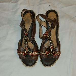 Nurture Brown 8 Wedges